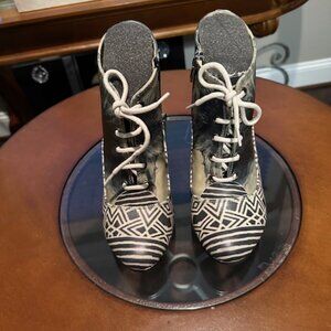 NWOT GOBY GRAY/GREEN LACE UP ANKLE BOOTS - BT314 W/SIDE ZIP.  SZ EU 39 (8.5 US)